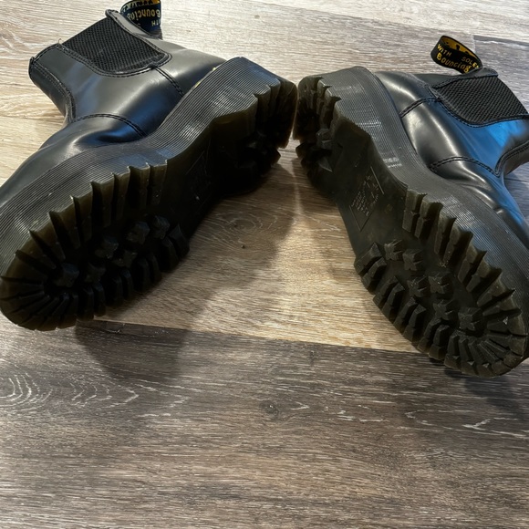 Dr. Martens Doc Martens 2976 SMOOTH LEATHER PLATFORM CHELSEA BOOTS - Picture 2 of 2